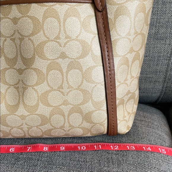 COACH Peyton Signature Pocket Beige and Brown Tote 15.5”x11.5”x4” Preloved. - Picture 8 of 13